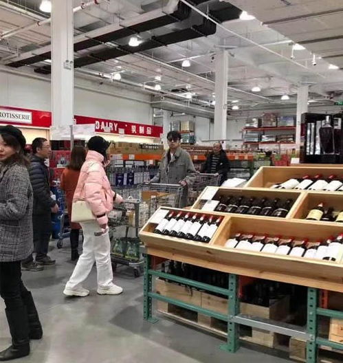 雷佳音夫婦罕見同框,翟煦飛穿粉色羽絨服好清新,結(jié)婚十年似熱戀