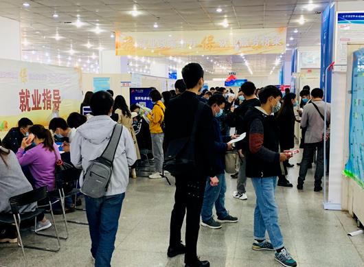 昆明高新區(qū)聯(lián)合云南省人才市場(chǎng)組織開展社會(huì)招聘活動(dòng)