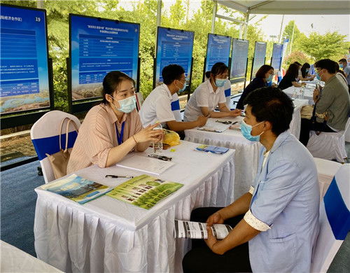 人才智慧市場國際經(jīng)濟(jì)合作區(qū)分市場暨青年驛站在青島西海岸新區(qū)正式啟用