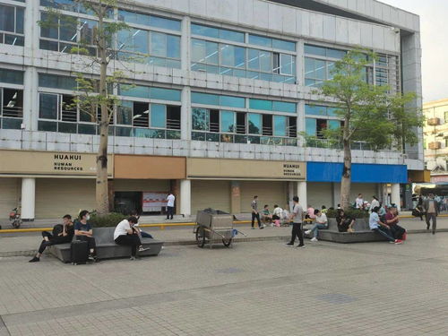 走訪深圳三和人才市場,工廠日結(jié)青年能掙多少錢