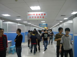 新生走進(jìn)人才市場(chǎng) 提前體驗(yàn)求職過(guò)程