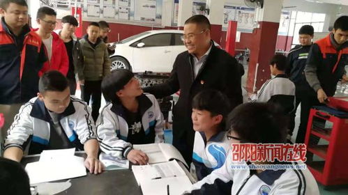 綏寧縣教科局黨委書記局長(zhǎng)羅青松到縣職業(yè)中專檢查工作