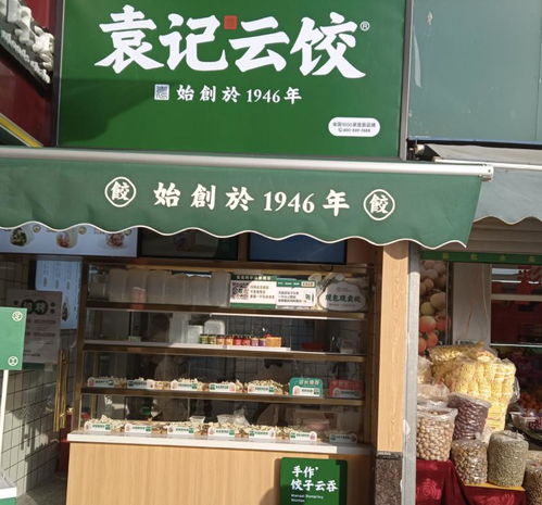 為了搶生意,老板們把烤肉 咖啡 日料店開(kāi)進(jìn)了菜市場(chǎng)