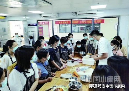 中年人再就業(yè)現(xiàn)狀與培訓(xùn)路徑探析——以綏寧人才市場(chǎng)為例